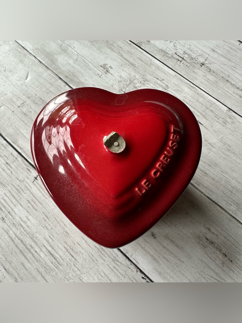 PREOWNED LE CREUSET HEART RAMEKIN WITH LID READ HEART CERISE